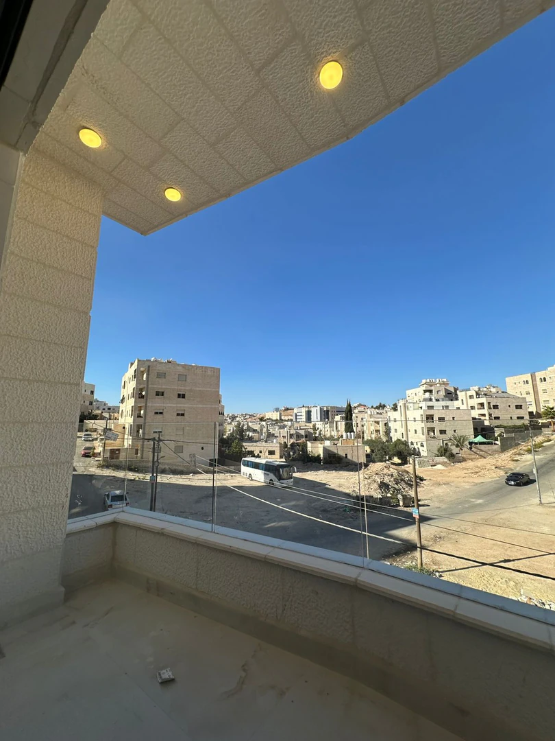 شقة في عمان _ جحره الجنوبي - 63,000 دأ - صورة 1