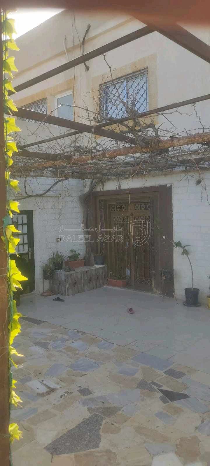 أرض في قطعة أرض مع منزل طابقين بسعر مغري جدا  - 70,000 دأ - صورة 1