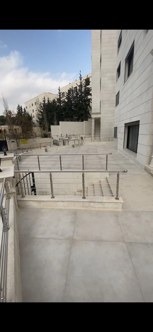 شقة في الرابية - قرب مدارس المعمدانية - 480,000 دأ - صورة 1