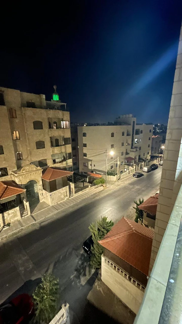 شقة في ضاحية الرشيد بالقرب من كازية الخرابشة - 67,000 دأ - صورة 1