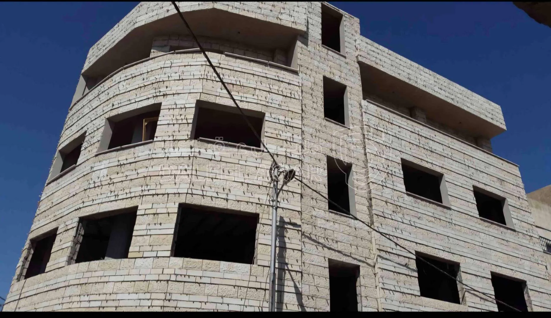 مبنى في عماره للبيع - 200,000 دأ - صورة 1