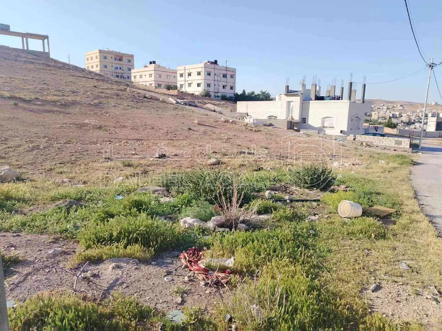 أرض في الزرقاء حي الأحمد قرب سجن بيرين - 15,000 دأ - صورة 1