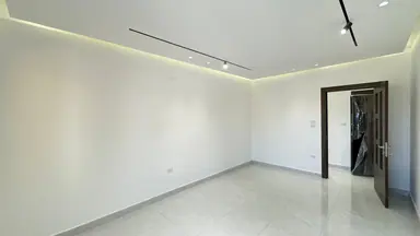 شقة في البنيات طريق المطار - 85,000 دأ - صورة NaN