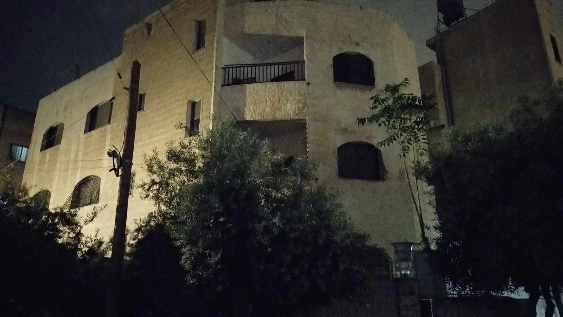 مبنى في ماركا الشماليه حي المزارع ت 0796198119 - 80,000 دأ - صورة 1
