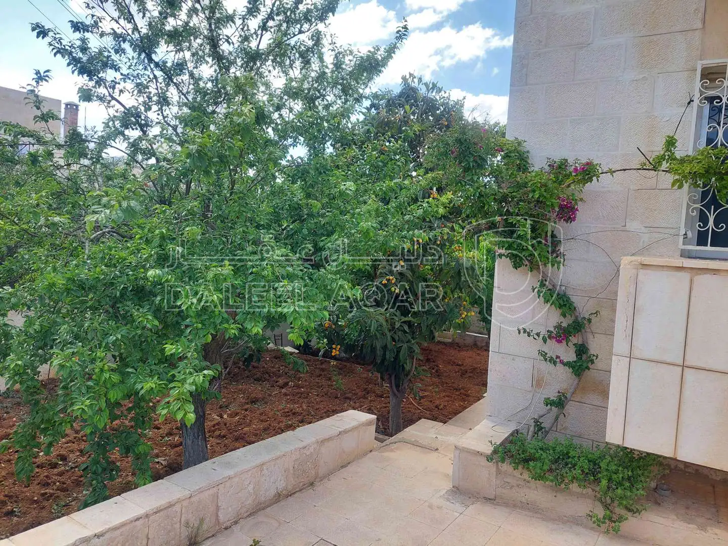 فيلا/منزل في عمان الجبيهه مقابل وزاره التعليم العالى شارع ابى سعيد الخادمى منزل رقم ١ - 340,000 دأ - صورة 1