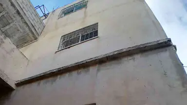 مبنى في بناية ثلاث طوابق في اربد الحي الشمالي  - 60,000 دأ - صورة NaN