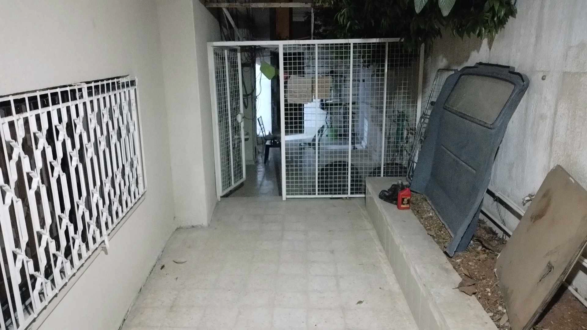 مبنى في ماركا الشماليه حي المزارع ت 0796198119 - 80,000 دأ - صورة 1