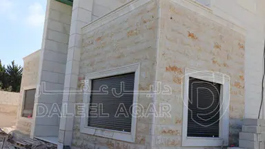 فيلا/منزل - فيلا مستقلة للبيع في اليادودة – قرب طريق المطار - 480000 دأ