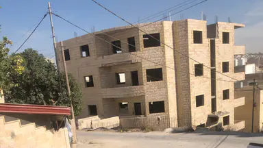 مبنى في عماره بحاجة للتشطيب بسعر جدا منخفض - 170,000 دأ - صورة NaN