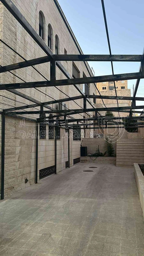 فيلا/منزل في عمان المدينه الرياضية خلف المختار مول - 500,000 دأ - صورة 1