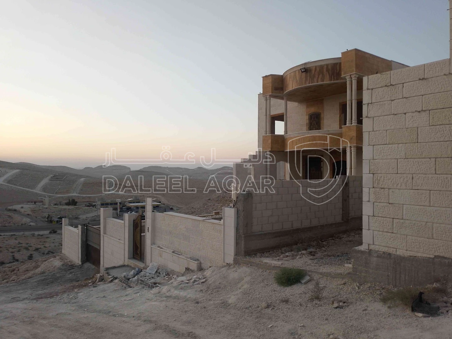 أرض في عمان شارع المئه مقابل محطة شريم - 22,500 دأ - صورة 1