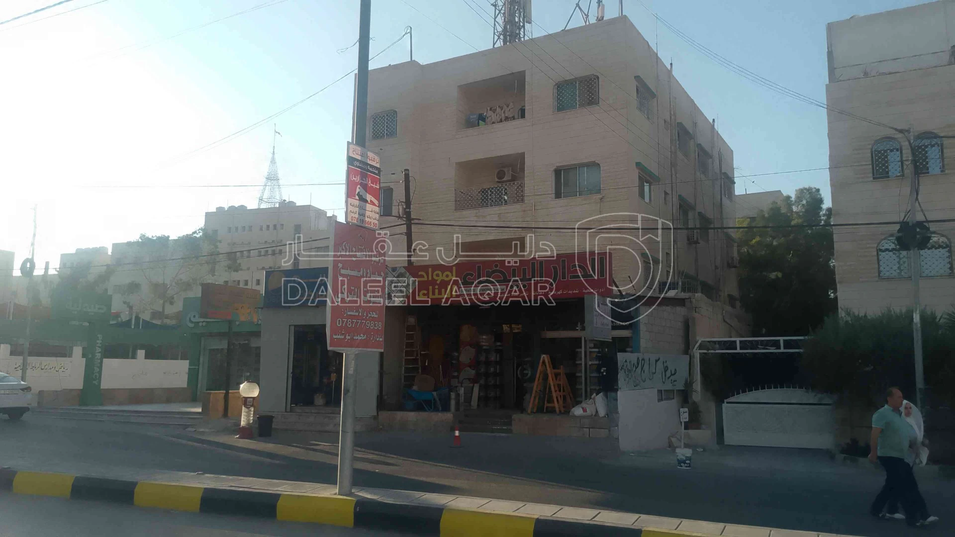 مبنى في الزرقاء الجديده شارع الفلاتر عبارة عن أسهم 14سهم للبيع الدخل السنوي الفين و800دينار  - 40,000 دأ - صورة 1