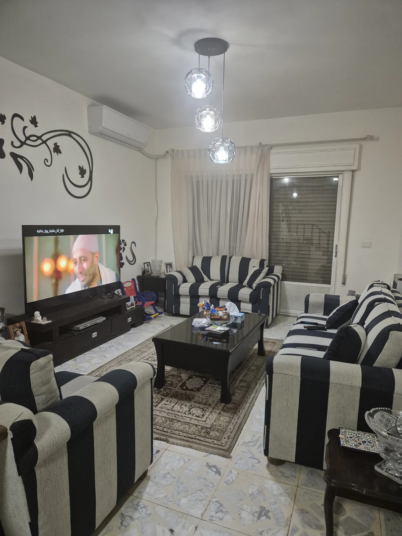 شقة في عبدون شارع إبراهيم الحاج حسن - 180,000 دأ - صورة 1