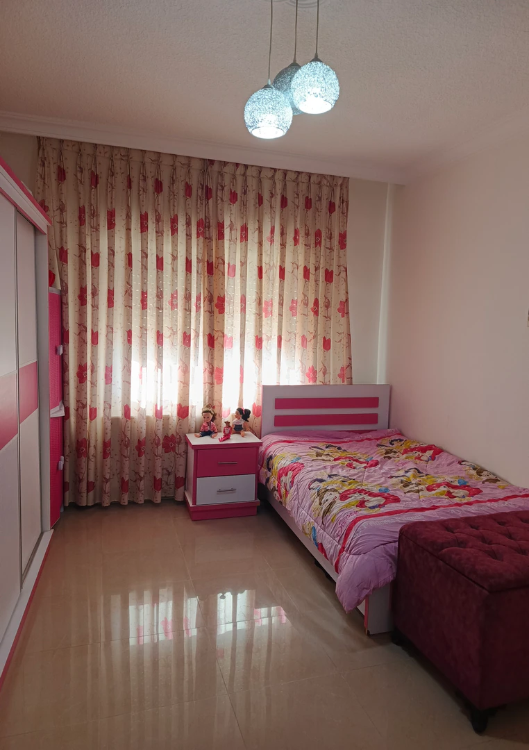شقة في الجبيهه - الكليه العلميه الاسلاميه   - 65,000 دأ - صورة 1