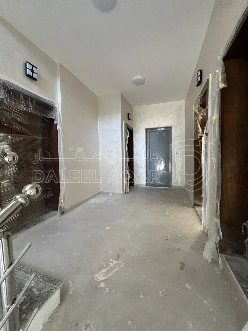 شقة في في جبل الزهور ب 40 الف طابق اول شقة جديدة 90 متر  - 40,000 دأ - صورة 1