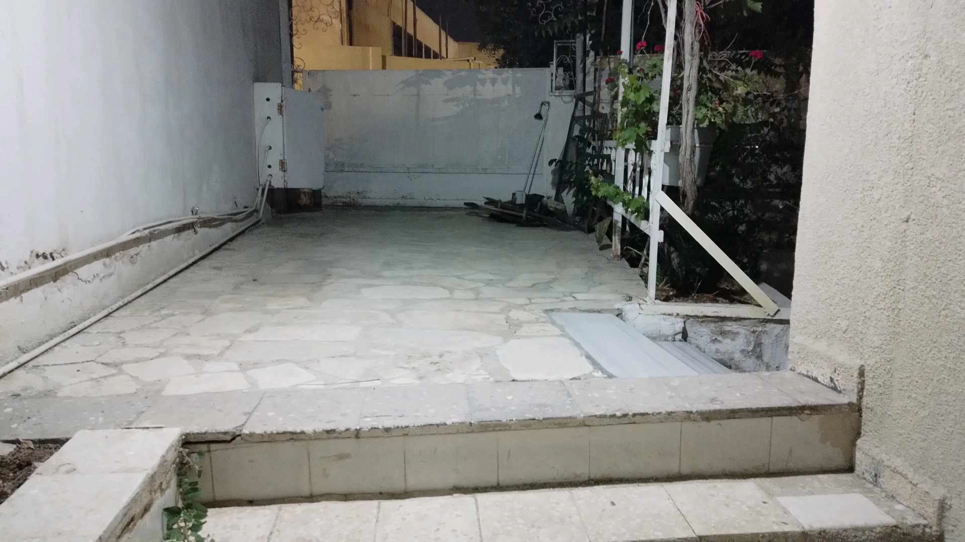 مبنى في ماركا الشماليه حي المزارع ت 0796198119 - 80,000 دأ - صورة 1