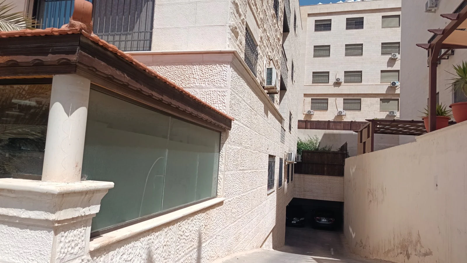 شقة في الحبيهه حي المنصور شارع الاردن - 90,000 دأ - صورة 1