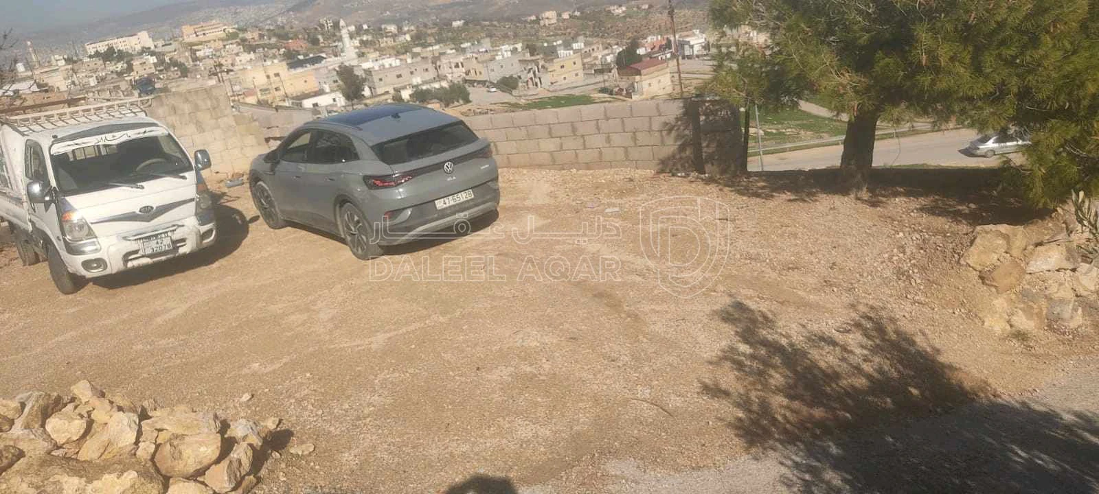 أرض في قطعة أرض مع منزل طابقين بسعر مغري جدا  - 70,000 دأ - صورة 1