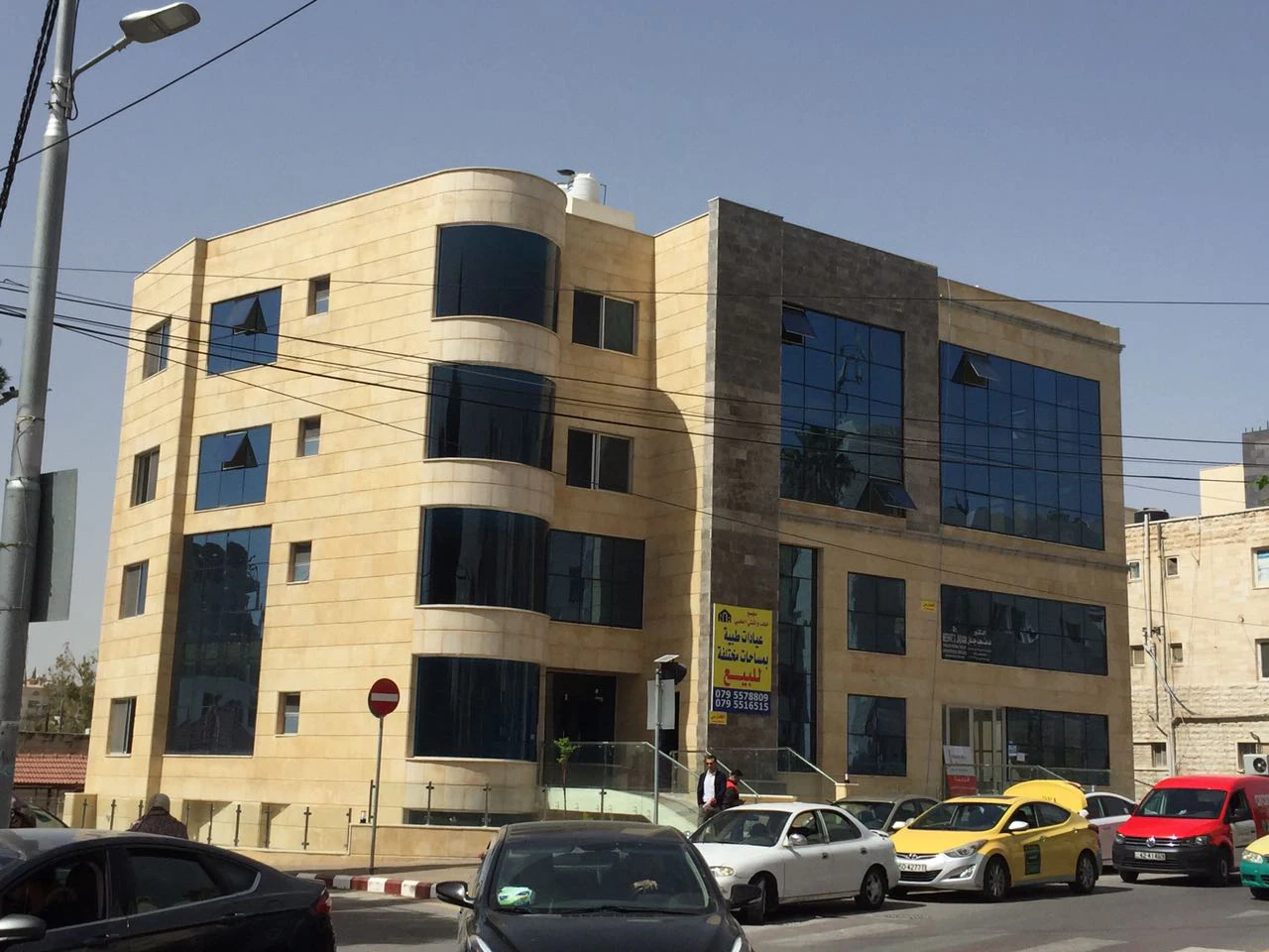 مكتب/تجاري في شارع الخالدي الطبي بجانب مستشفى الخالدي  - 56,000 دأ - صورة 1