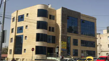 مكتب/تجاري في شارع الخالدي الطبي بجانب مستشفى الخالدي  - 56,000 دأ - صورة NaN