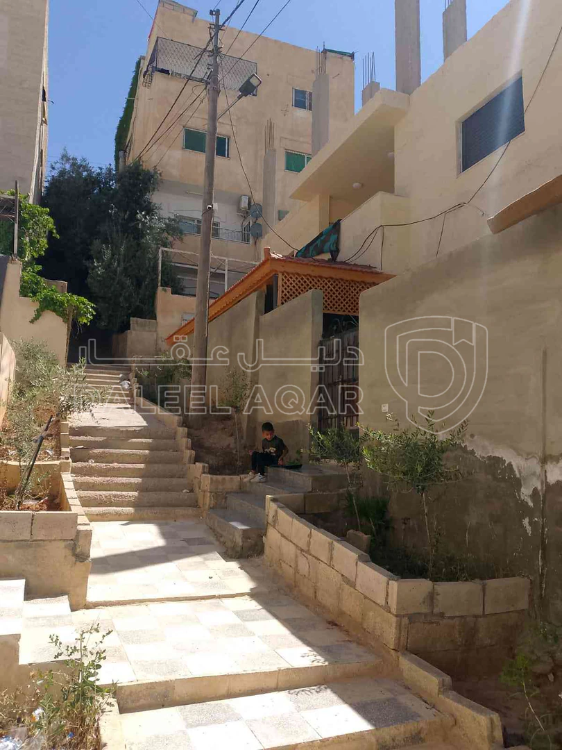 فيلا/منزل في ممكن سياره جزء من  حق البيت وتكمل الباقي  - 65,000 دأ - صورة 1