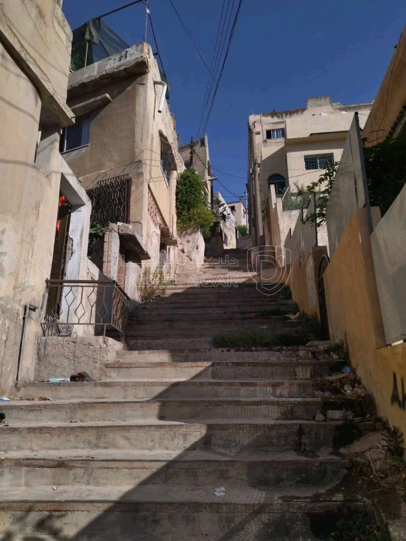 فيلا/منزل في عمان جبل النظيف قرب مسجد المحسنين - 70,000 دأ - صورة 1