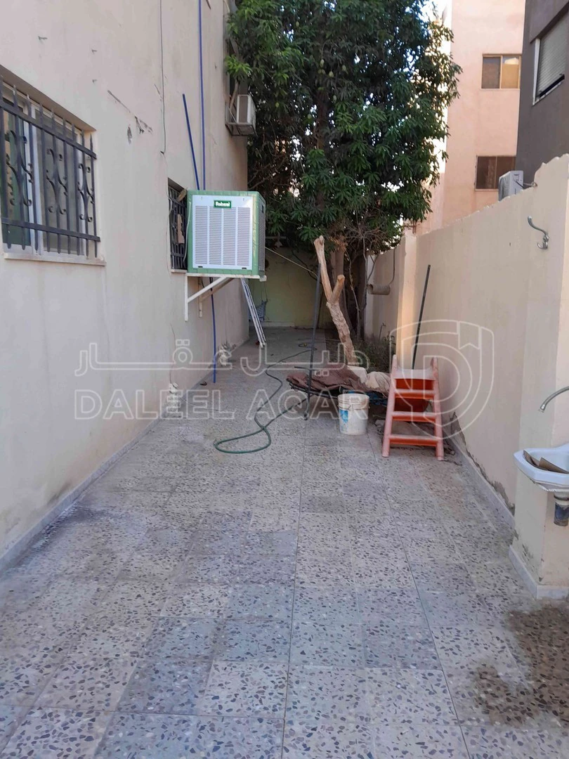 شقة في العاشرة الغربي مقابل مدرسة واحة الفكر الإسلامية - 36,000 دأ - صورة 1