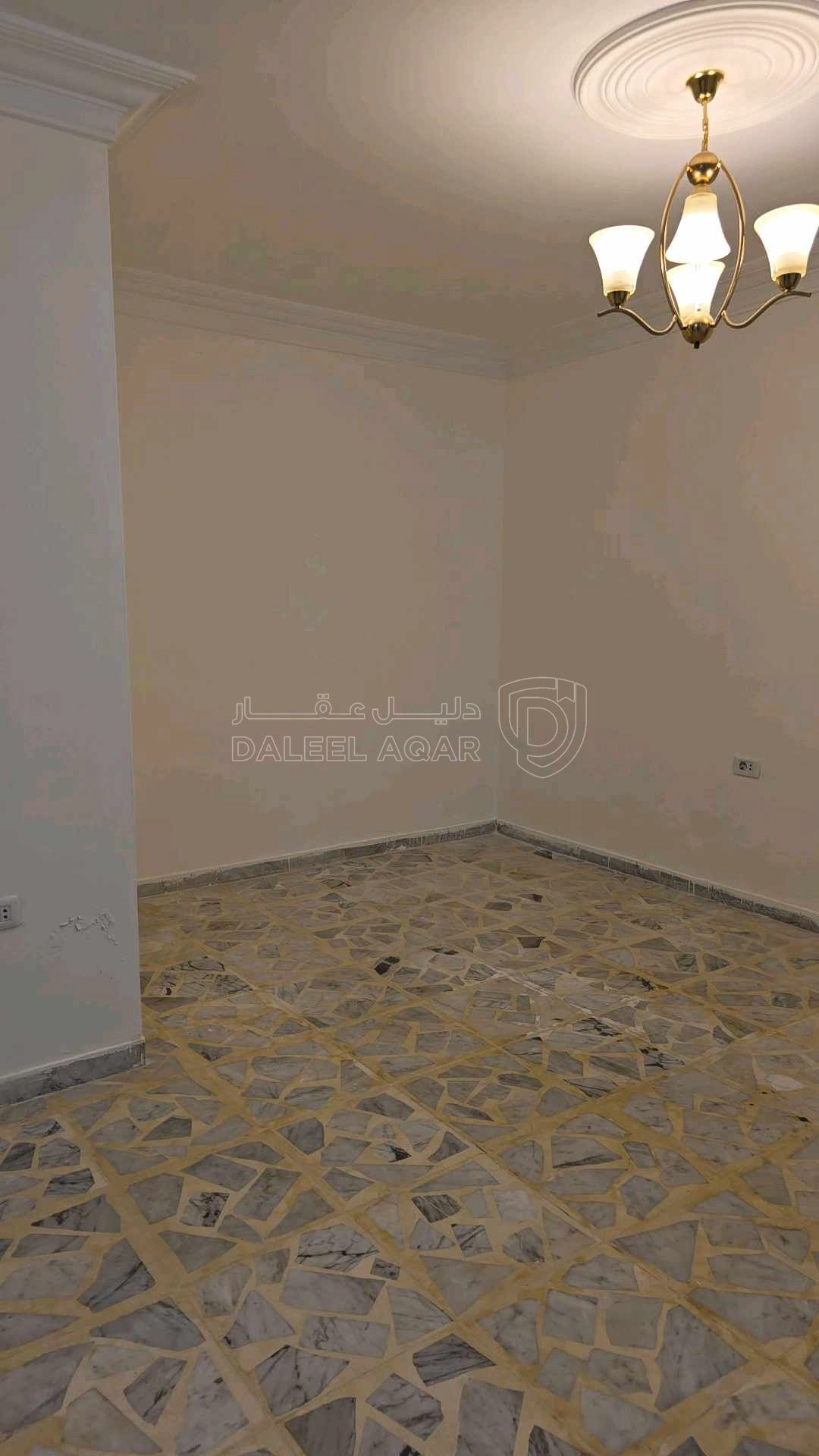 شقة في ضاحية الأمير راشد شارع الملا محمد  - 55,000 دأ - صورة 1