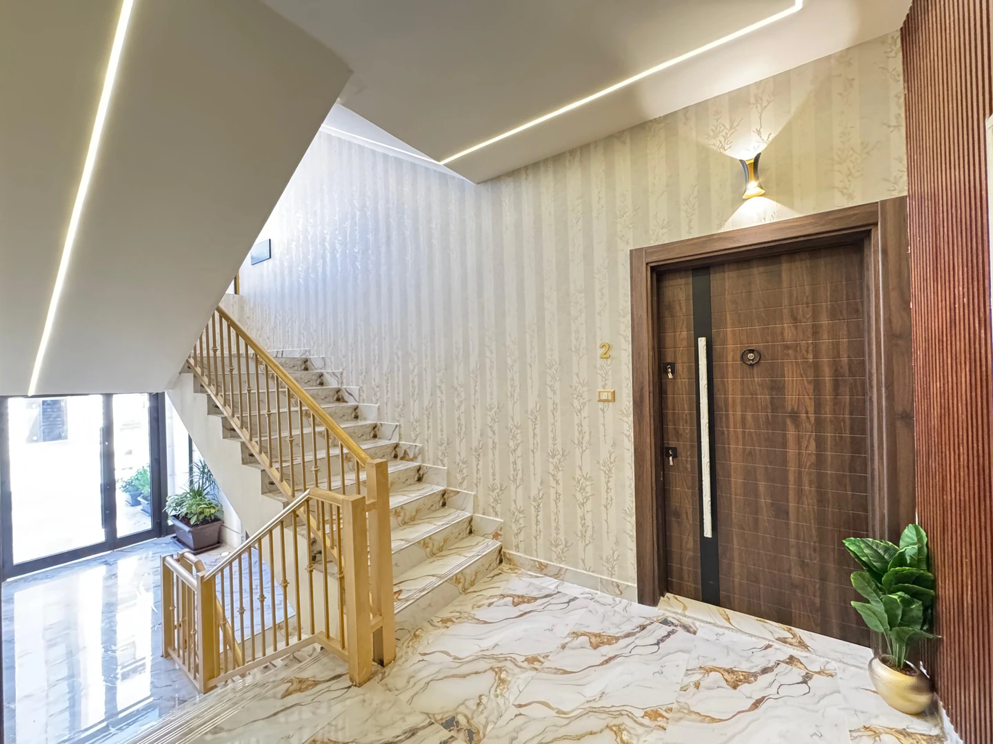 شقة في موقع مميز في منطقة قريبة من الأسواق وشارع المطار - 112,000 دأ - صورة 1