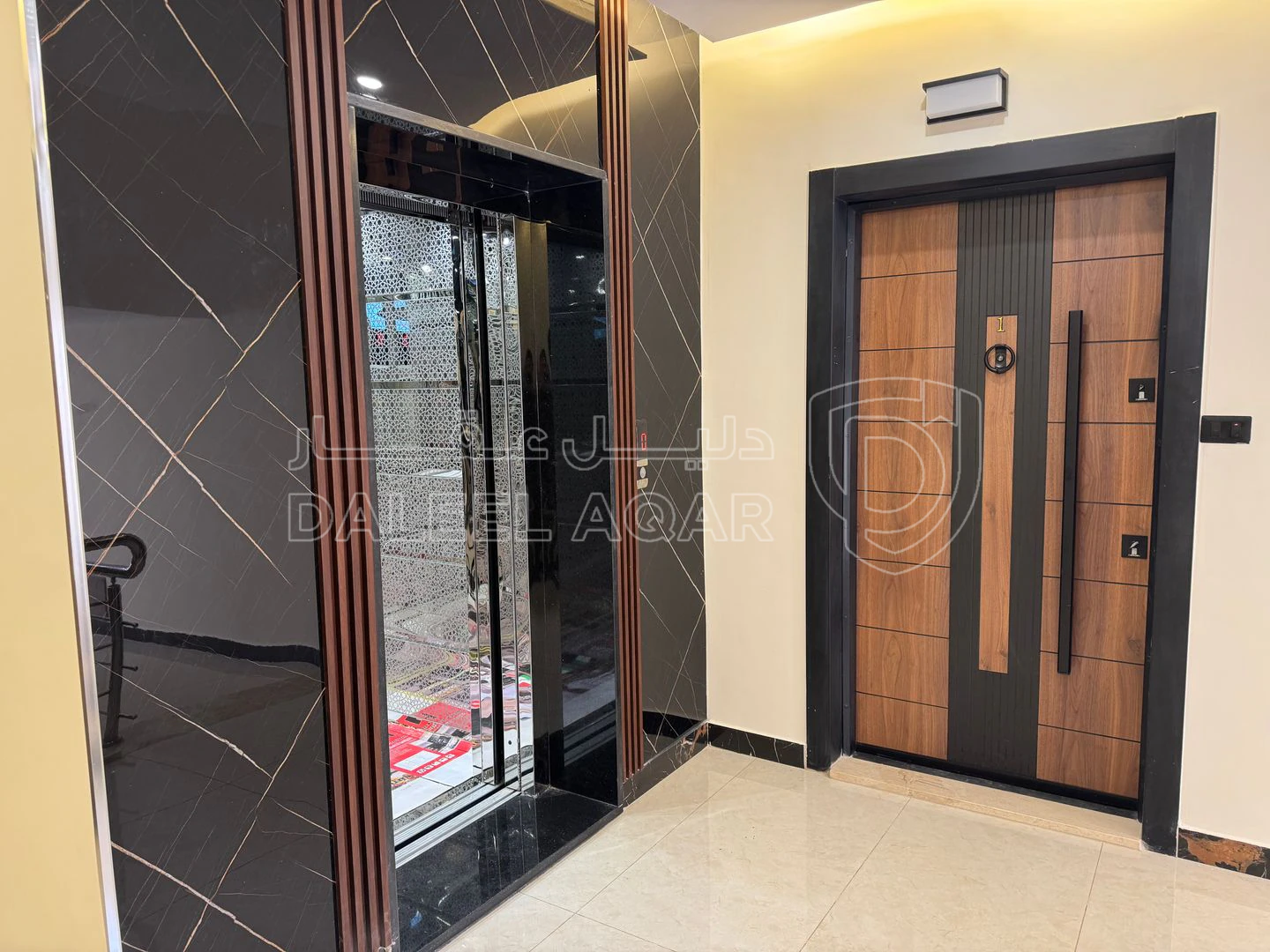 شقة في البنيات - طريق المطار - 125,000 دأ - صورة 1