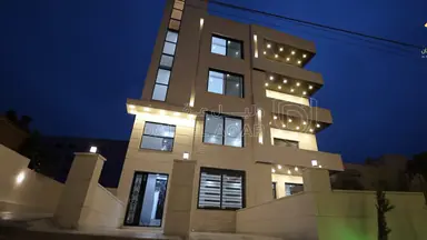 شقة في ‏ALHAKAM HOUSING كاش او أقساط من المالكمشروع مادبا حي الرشاد ((بالقرب من مسجد عيسى أبن مريم))( شقق طابقيه مساحة (174)📌لدينا فريق كامل مجهز في اي وقت للجولات الميدانية وتزويدكم في ادق التفاصيل للمشروع (المشروع جاهزة للتسليم) 🏘️🏘️🏙️ شركتنا مختصة باختيار المواقع الاستراتيجية وفي أرقى المناطق) ________🏘️ مواصفات الشقق بمواصفات ڤلل💯تشطيبات سوبر ديلوكس❇️ مساحة الشقه الاولى 174+220 مساحات خارجيه ❇️ مساحة الشقق (174)م وتتكون من : ✔️ 2 غرف نوم اطفال  ✔️ غرفة ماستر ✔️ 3حمامات ✔️ صالون مع بلكونه✔️ مطبخ مع بلكونه✔️ غرفة ضيوف مع بلكونه 📌مواصفـات الشقة :-🔹المنيوم مقطع خاص Spacer 16m زجاج Double Glaze عازل للحرارة والصوت .🔹اباجورات المنيوم كهرباء معزولة Foam .🔹 بورسلان إسباني نخب أول .🔹 أطقم حمامات معلقة Vetra .🔹 مغاسل كاونتر مع خزائن Laminate .🔹 بطاريات Roca إسباني .🔹 نظام Shower Jet مع قاطع سيكوريت واكسسوارات Stainless steel .🔹 أسقف جبسبمورد مع ديكورات مودرن مميزة لكامل الشقة .🔹انارة Spot light Linear light لكامل الشقة .🔹أبواب قشرة جوز دهان ايطالي .🔹باب رئيسي أمان متعدد الاقفال .🔹دهانات ديكورية للمداخل ودهانات Dulux لداخل الشقة .🔹انتركم  .🔹تمديدات انترنت لكل الغرف .🔹تأسيس كامل للمكيفات لكل الغرف ويشمل النحاس والكهرباء والتصريف .🔹نظام ستلايت مركزي📌مواصفات المشروع :-🔸واجهات وبروزات معمارية مميزة حجر رويشد نخب اول قياس 50 سم .🔸ديكورات للمداخل والادراج وواجهات المصاعد .🔸رخام ايطالي للمداخل والادراج والترسات .🔸مصعد ايطالي Stainless Steel .🔸عزل كامل مائي وحراري لجدران المبنى داخلي وخارجي .🔸موقف سيارة مستقل لكل شقة .🔸خزان ماء اضافي لكل شقة .🔸تشطيبات Super Deluxe .🔸اشراف هندسي كامل على كافة مراحل العمل من التأسيس وحتى التشطيب النهائي .✅ خدمة ضمان ما بعد البيع :-جميع الشقق منفذة باعلى المواصفات الفنية ومكفولة لمدة سنةكاملة 💯.للأستفسار :0777979428 - 75,000 دأ - صورة NaN