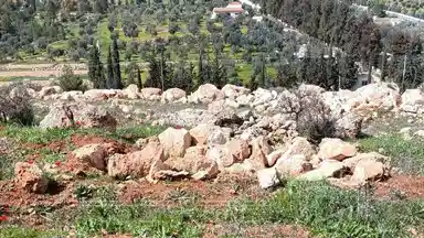 أرض في منطقة دحل طريق الزرقاء جرش - 50,000 دأ - صورة NaN
