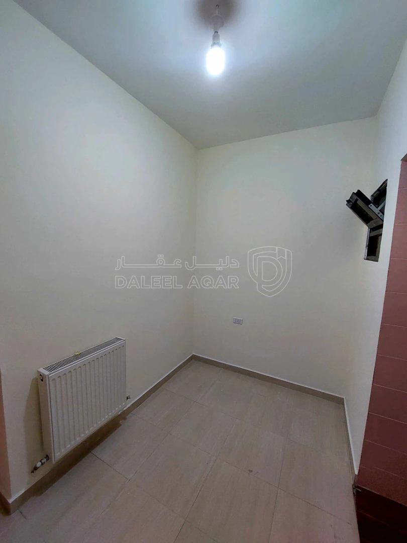 شقة في خلف اكادمية ايبك - 129,000 دأ - صورة 1