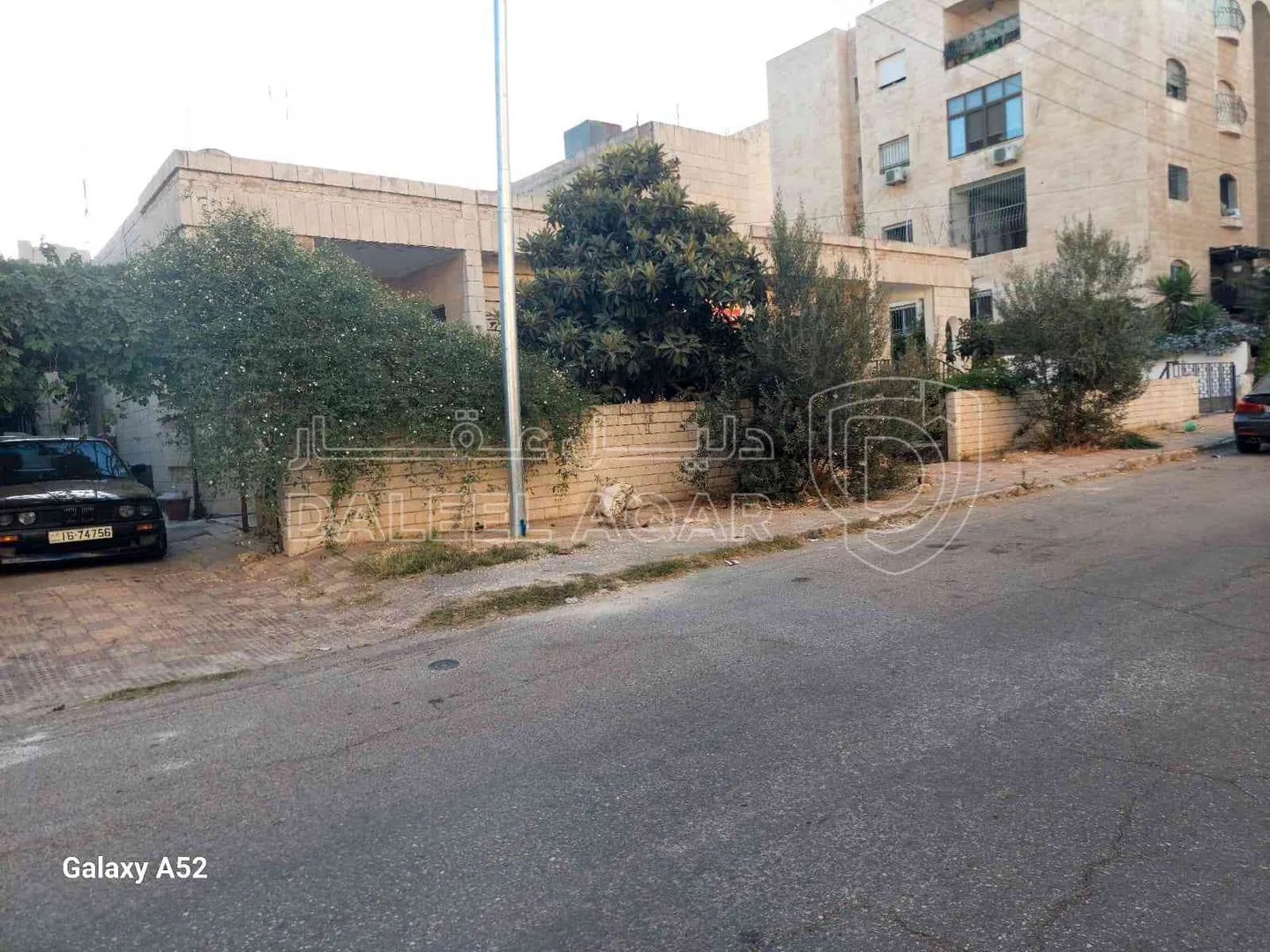 فيلا/منزل في عمان/البيادر/الجندويل/شارع الجيل/ بالقرب من مدرسة الفاروق  - 650,000 دأ - صورة 1