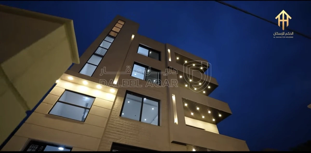 شقة في ‏ALHAKAM HOUSING كاش او أقساط من المالكمشروع مادبا حي الرشاد ((بالقرب من مسجد عيسى أبن مريم))( شقق طابقيه مساحة (174)📌لدينا فريق كامل مجهز في اي وقت للجولات الميدانية وتزويدكم في ادق التفاصيل للمشروع (المشروع جاهزة للتسليم) 🏘️🏘️🏙️ شركتنا مختصة باختيار المواقع الاستراتيجية وفي أرقى المناطق) ________🏘️ مواصفات الشقق بمواصفات ڤلل💯تشطيبات سوبر ديلوكس❇️ مساحة الشقه الاولى 174+220 مساحات خارجيه ❇️ مساحة الشقق (174)م وتتكون من : ✔️ 2 غرف نوم اطفال  ✔️ غرفة ماستر ✔️ 3حمامات ✔️ صالون مع بلكونه✔️ مطبخ مع بلكونه✔️ غرفة ضيوف مع بلكونه 📌مواصفـات الشقة :-🔹المنيوم مقطع خاص Spacer 16m زجاج Double Glaze عازل للحرارة والصوت .🔹اباجورات المنيوم كهرباء معزولة Foam .🔹 بورسلان إسباني نخب أول .🔹 أطقم حمامات معلقة Vetra .🔹 مغاسل كاونتر مع خزائن Laminate .🔹 بطاريات Roca إسباني .🔹 نظام Shower Jet مع قاطع سيكوريت واكسسوارات Stainless steel .🔹 أسقف جبسبمورد مع ديكورات مودرن مميزة لكامل الشقة .🔹انارة Spot light Linear light لكامل الشقة .🔹أبواب قشرة جوز دهان ايطالي .🔹باب رئيسي أمان متعدد الاقفال .🔹دهانات ديكورية للمداخل ودهانات Dulux لداخل الشقة .🔹انتركم  .🔹تمديدات انترنت لكل الغرف .🔹تأسيس كامل للمكيفات لكل الغرف ويشمل النحاس والكهرباء والتصريف .🔹نظام ستلايت مركزي📌مواصفات المشروع :-🔸واجهات وبروزات معمارية مميزة حجر رويشد نخب اول قياس 50 سم .🔸ديكورات للمداخل والادراج وواجهات المصاعد .🔸رخام ايطالي للمداخل والادراج والترسات .🔸مصعد ايطالي Stainless Steel .🔸عزل كامل مائي وحراري لجدران المبنى داخلي وخارجي .🔸موقف سيارة مستقل لكل شقة .🔸خزان ماء اضافي لكل شقة .🔸تشطيبات Super Deluxe .🔸اشراف هندسي كامل على كافة مراحل العمل من التأسيس وحتى التشطيب النهائي .✅ خدمة ضمان ما بعد البيع :-جميع الشقق منفذة باعلى المواصفات الفنية ومكفولة لمدة سنةكاملة 💯.للأستفسار :0777979428 - 75,000 دأ - صورة 1