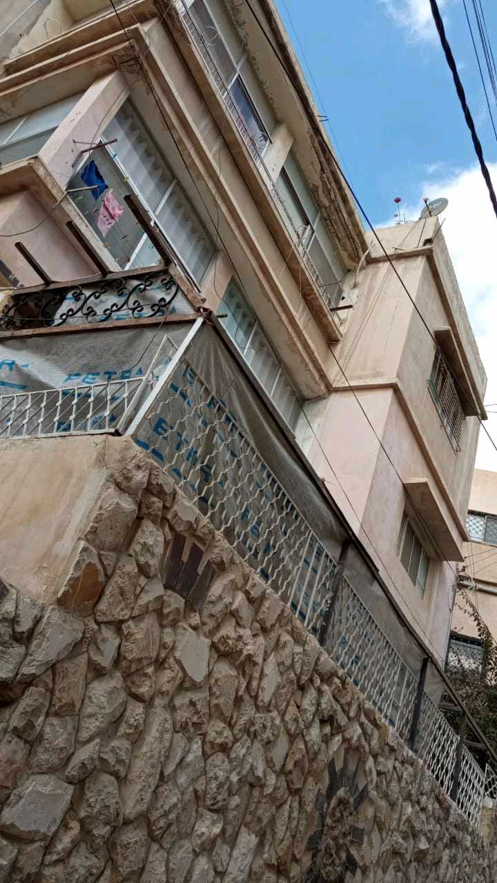 مبنى في الزرقاء - 50,000 دأ - صورة 1