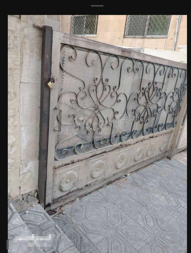 مبنى في عمان القويسمة ام نوارة عند مدرسة ام نوارة الباب الخلفي امامه في ضغط عالي بتدخل بتلاقي العمارة رقم 4 شارع تل الزعفران - 170,000 دأ - صورة 1