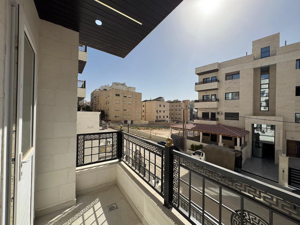شقة في ابو نصير - خلف الاكاديمية البحرية - 65,000 دأ - صورة 1