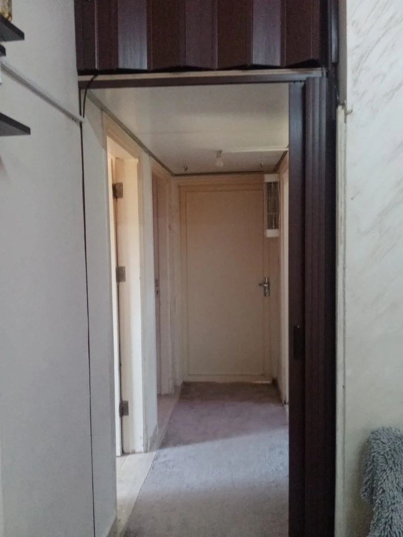 شقة في المستندة /سكن كريم/ مقابل مسجد كعب بن مالك - 21,000 دأ - صورة 1