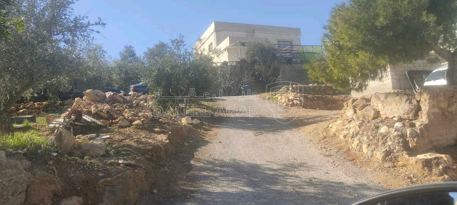 أرض في قطعة أرض مع منزل طابقين بسعر مغري جدا  - 70,000 دأ - صورة 1