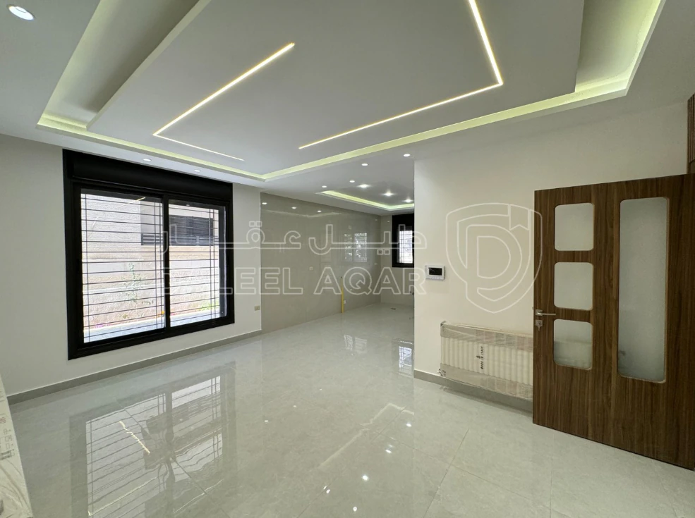 شقة في مقابل جامعة البتراء، قرب مديرية الأمن العام - 91,000 دأ - صورة 1