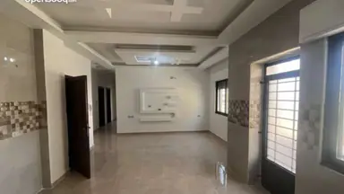 شقة - شقة جديدة طابق ارضي للبيع / دفعة واقساط/ موقع مميز - 67000 دأ
