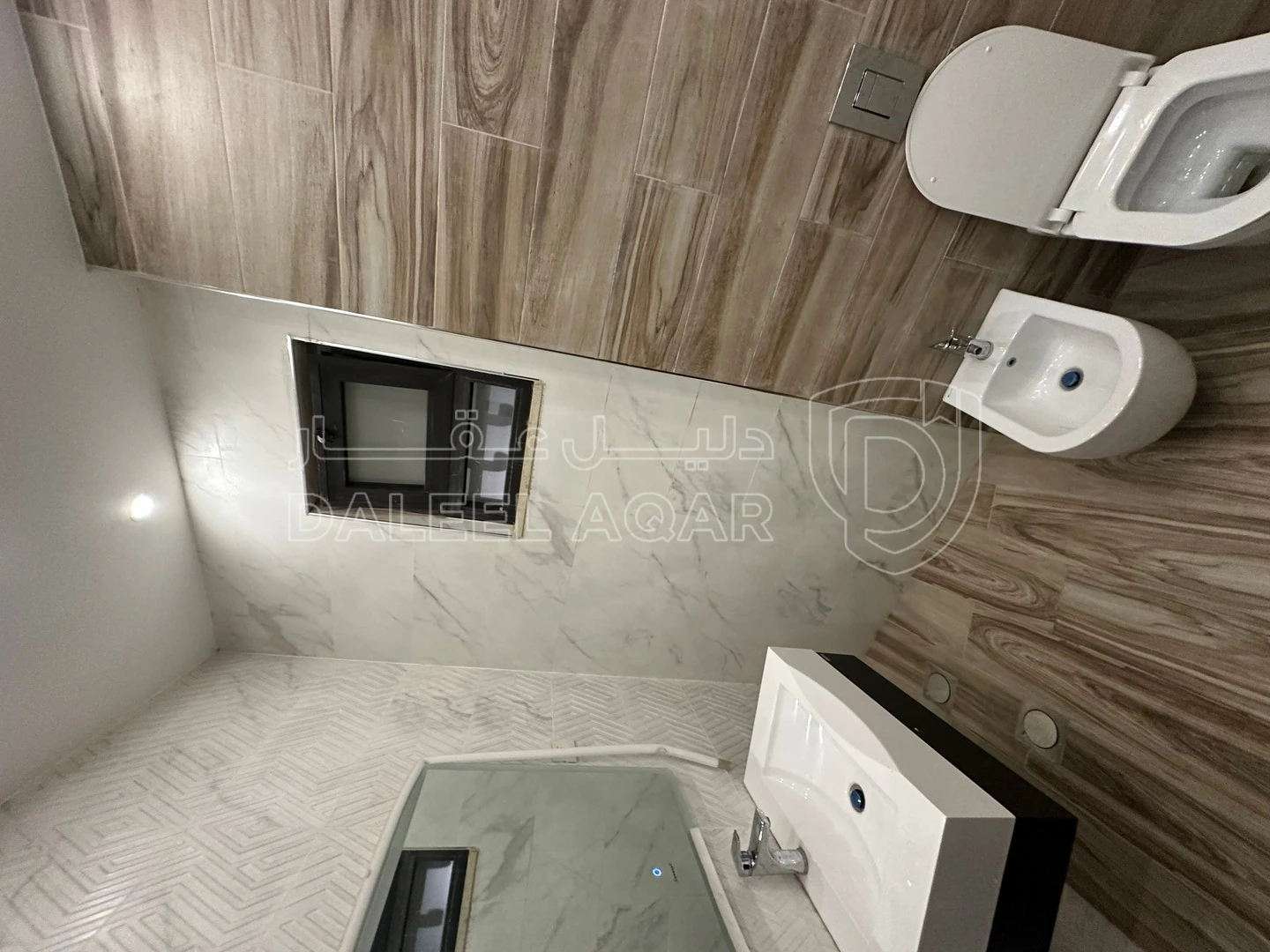 شقة في ضاحيه النخيل  - 125,000 دأ - صورة 1