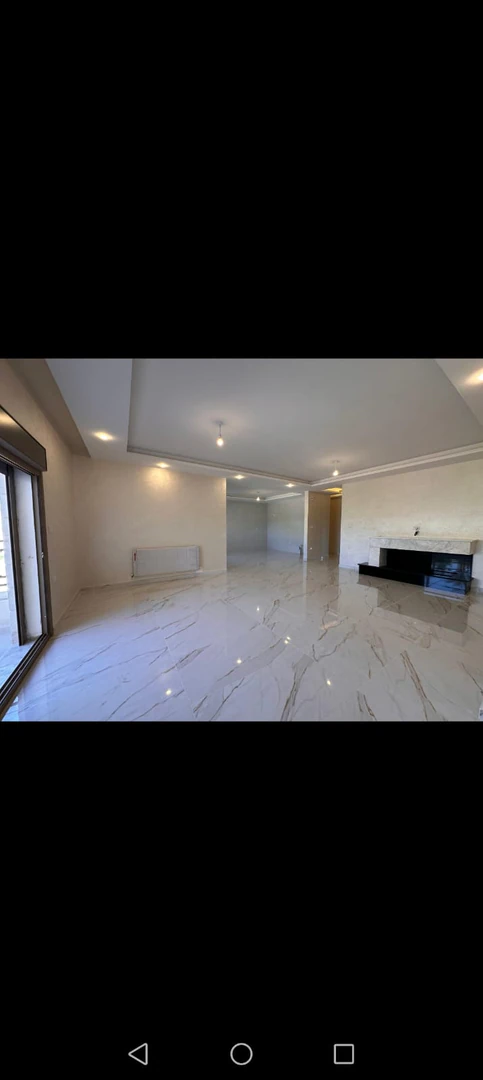 شقة في بالقرب من مديرية شؤون الأفراد - 160,000 دأ - صورة 1