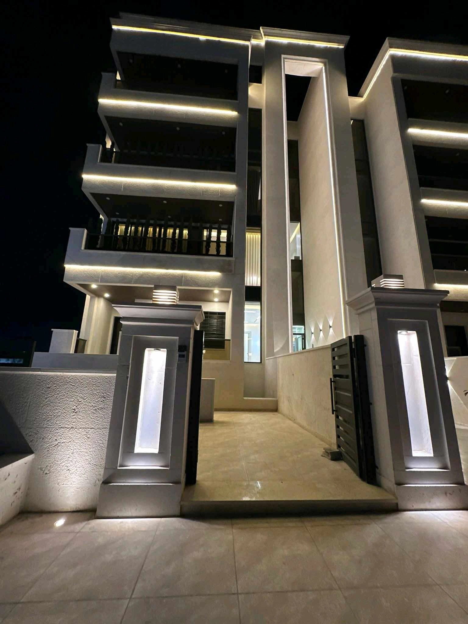شقة في اربد - ايدون - جنوب صالة قصر النخيل - 140,000 دأ - صورة 1