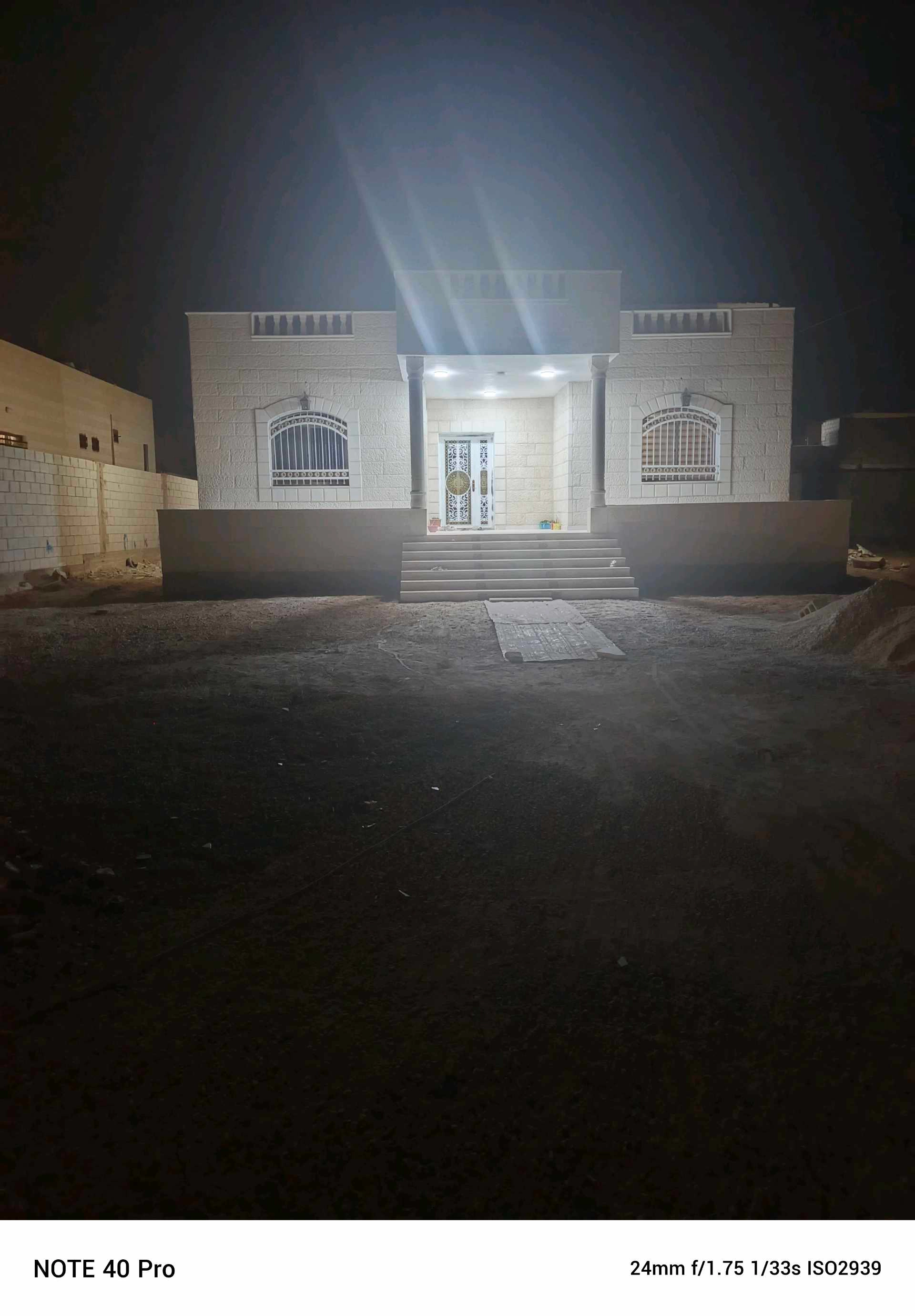 مبنى في المفرق قرب مدرسة جعفر الطيار - 65,000 دأ - صورة 1