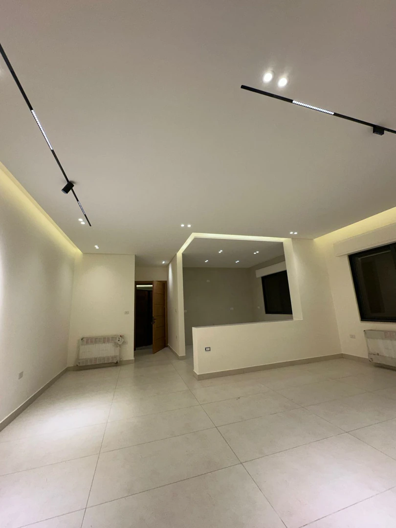 شقة في قرب اشارات حي الصحابه - 118,000 دأ - صورة 1