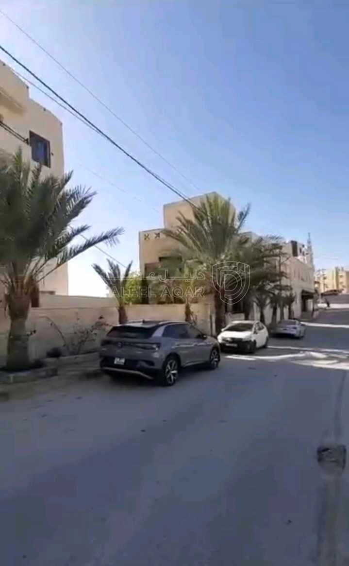 مبنى في الزرقاء الجديده بجانب مسجد البركه  - 135,000 دأ - صورة 1
