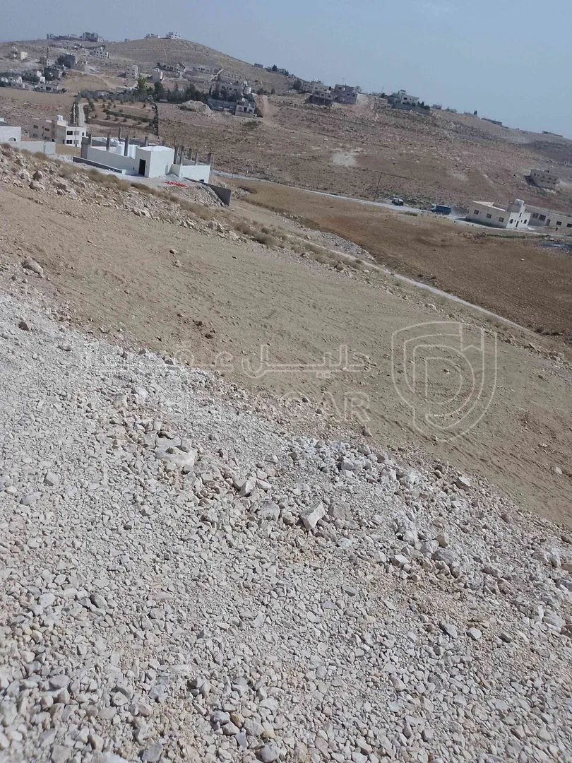 أرض في طريق بيرين تبعد عن مدرسة مرحب الحكومية 700 متر  - 35,000 دأ - صورة 1