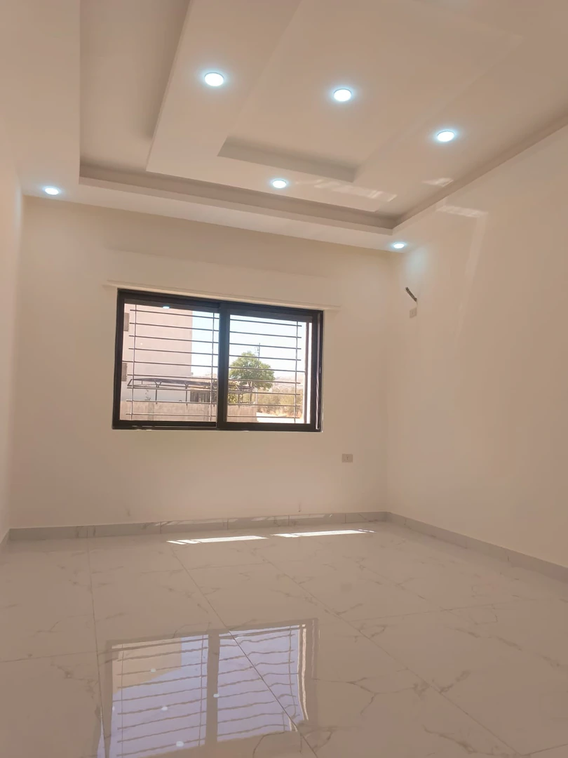 شقة في عين الباشا - حي الامير علي  - 58,000 دأ - صورة 1